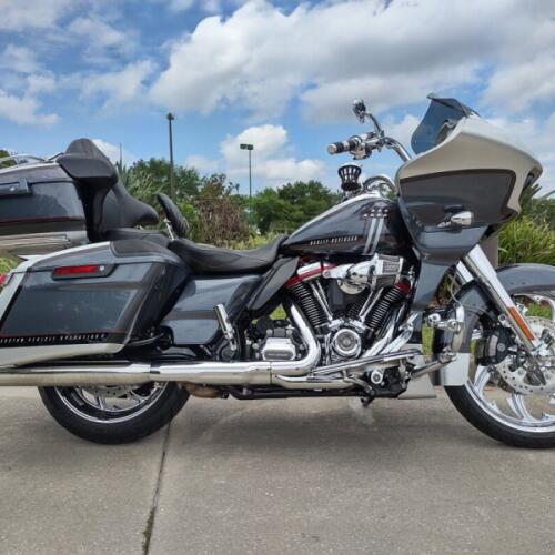 Harley-Davidson® CVO™ Road Glide® 2019 thumb 3