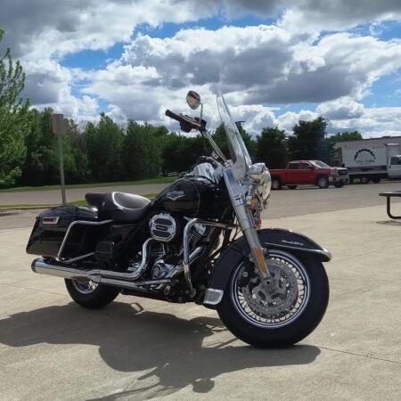 2016 Harley-Davidson® Road King® Vivid Black thumb 3