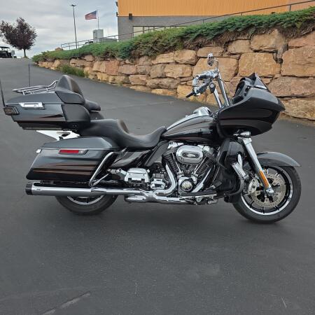 Harley-Davidson® CVO™ Road Glide® Ultra 2016 thumb 3