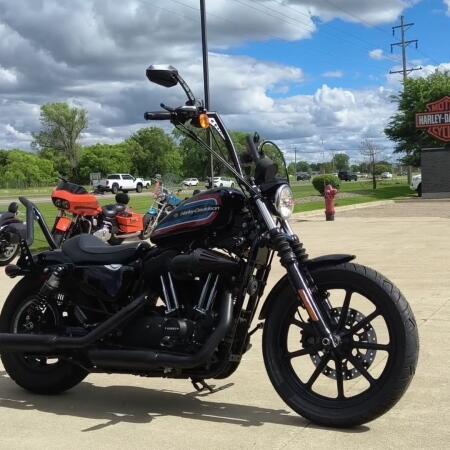 2020 Harley-Davidson® Iron 1200™ Vivid Black thumb 2