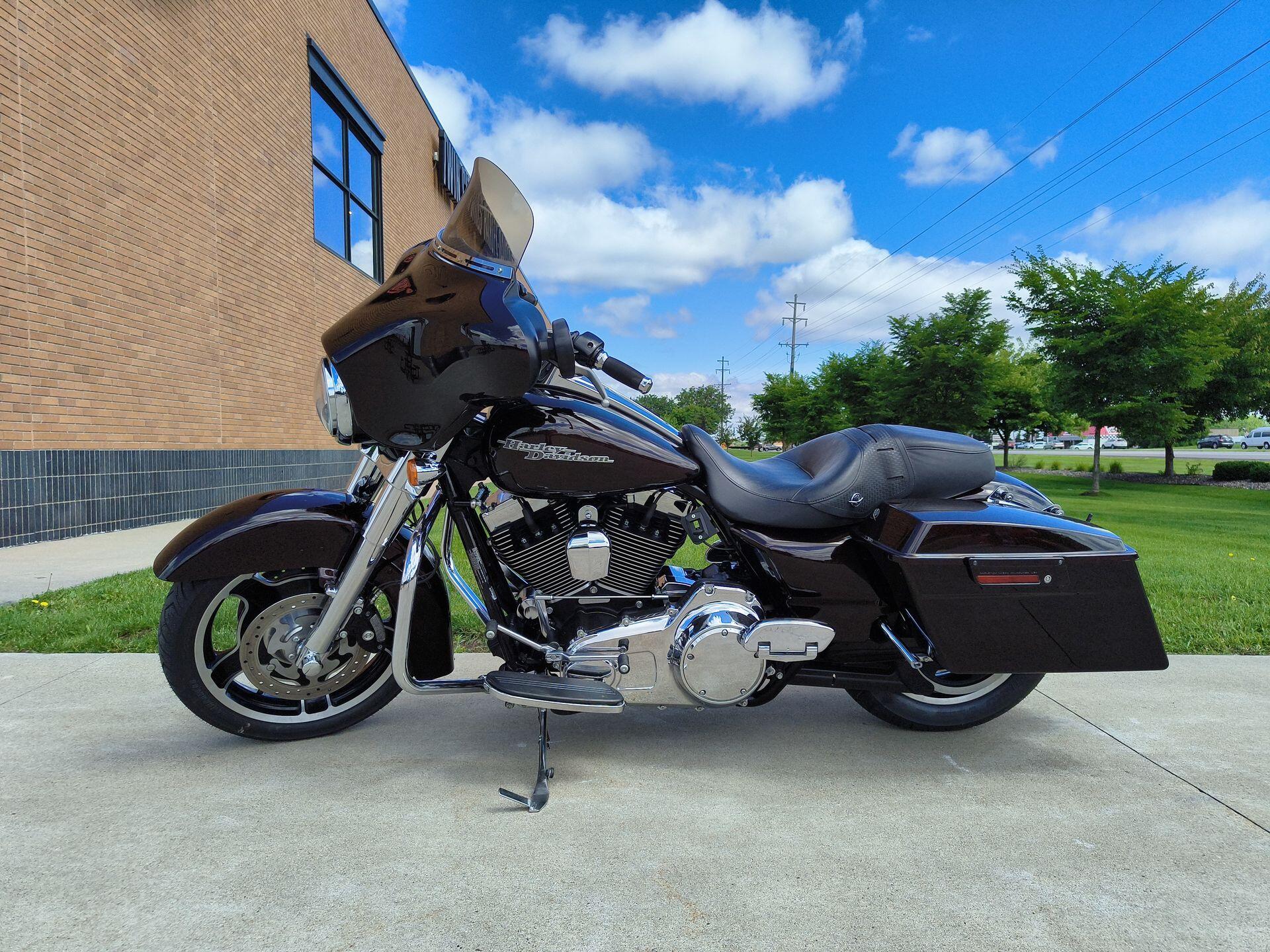 2011 Harley-Davidson® Street Glide® Merlot Sunglo
