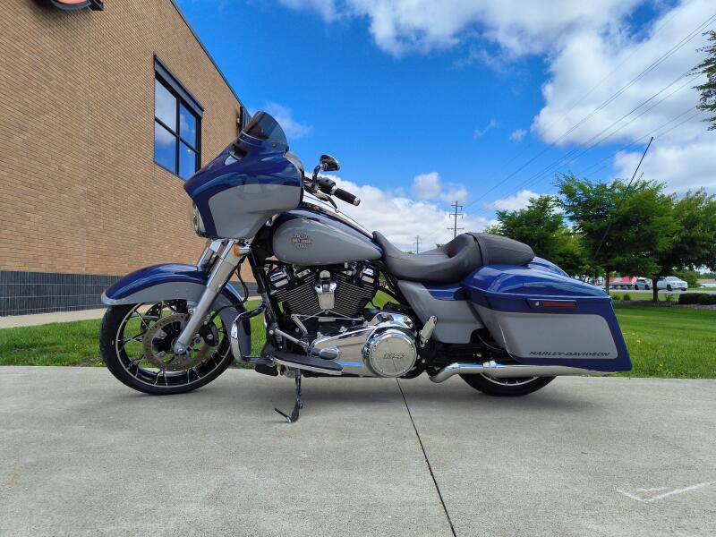 2023 Harley-Davidson® Street Glide® Special Billiard Blue/Billiard Gray - Black Finish