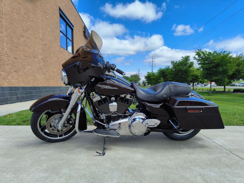 2011 Harley-Davidson® Street Glide® Merlot Sunglo