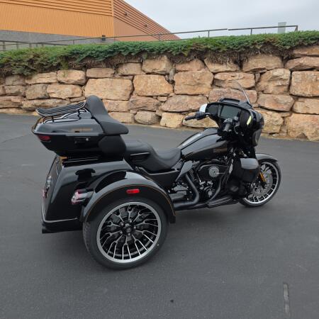 Harley-Davidson® Street Glide 3 Limited 2026 thumb 2