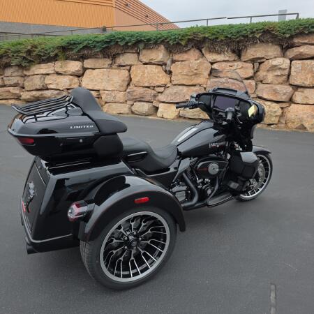 Harley-Davidson® Street Glide 3 Limited 2026 thumb 2