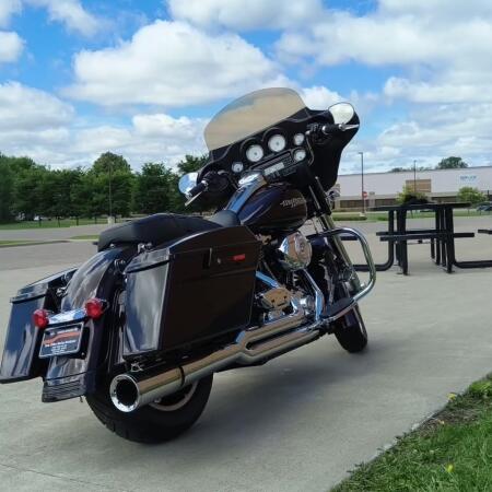 2011 Harley-Davidson® Street Glide® Merlot Sunglo thumb 3