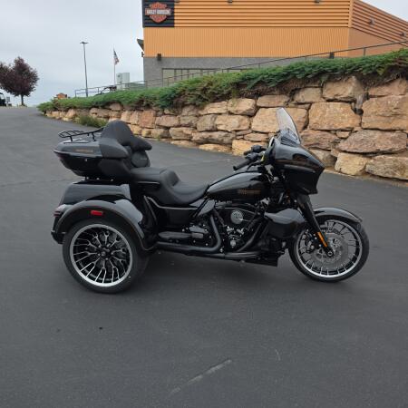 Harley-Davidson® Street Glide 3 Limited 2026 thumb 3