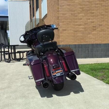 2019 Harley-Davidson® CVO™ Street Glide® Black Forest & Wineberry thumb 3