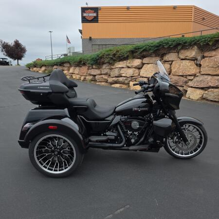 Harley-Davidson® Street Glide 3 Limited 2026 thumb 3