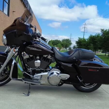 2011 Harley-Davidson® Street Glide® Merlot Sunglo thumb 0