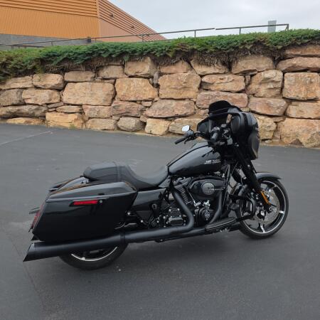 Harley-Davidson® Street Glide® 2024 thumb 2