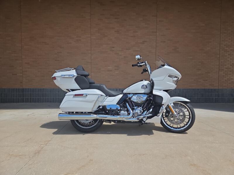 2026 Harley-Davidson® Road Glide Limited White Onyx Pearl Black Trim