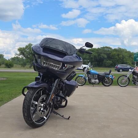 2026 Harley-Davidson® Road Glide® Purple Abyss - Black thumb 2