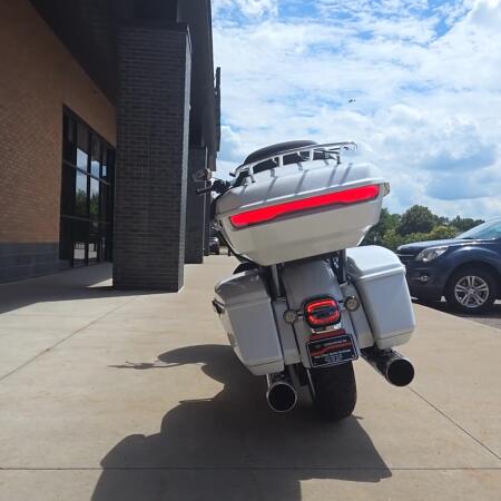 2026 Harley-Davidson® Road Glide Limited White Onyx Pearl Black Trim thumb 0