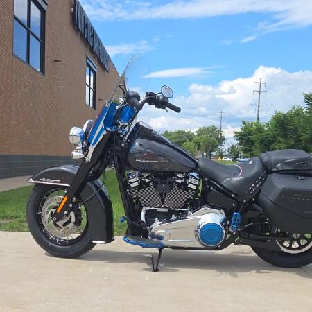 2026 Harley-Davidson® Heritage Classic Midnight Ember w/Laced Wheels thumb 0