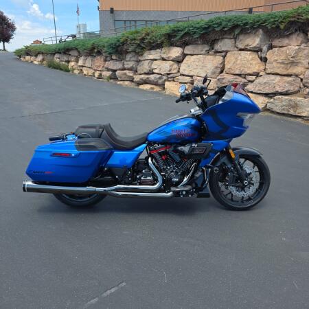 Harley-Davidson® CVO Road Glide ST 2026 thumb 3