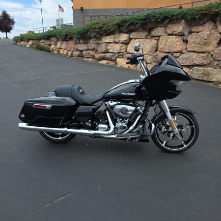 Harley-Davidson® Road Glide™ 2026 thumb 3