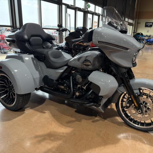 Harley-Davidson® Street Glide 3 Limited 2026 thumb 3