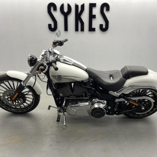 2017 Harley-Davidson FXSB Softail Breakout 103 in Crushed Ice Denim White thumb 1
