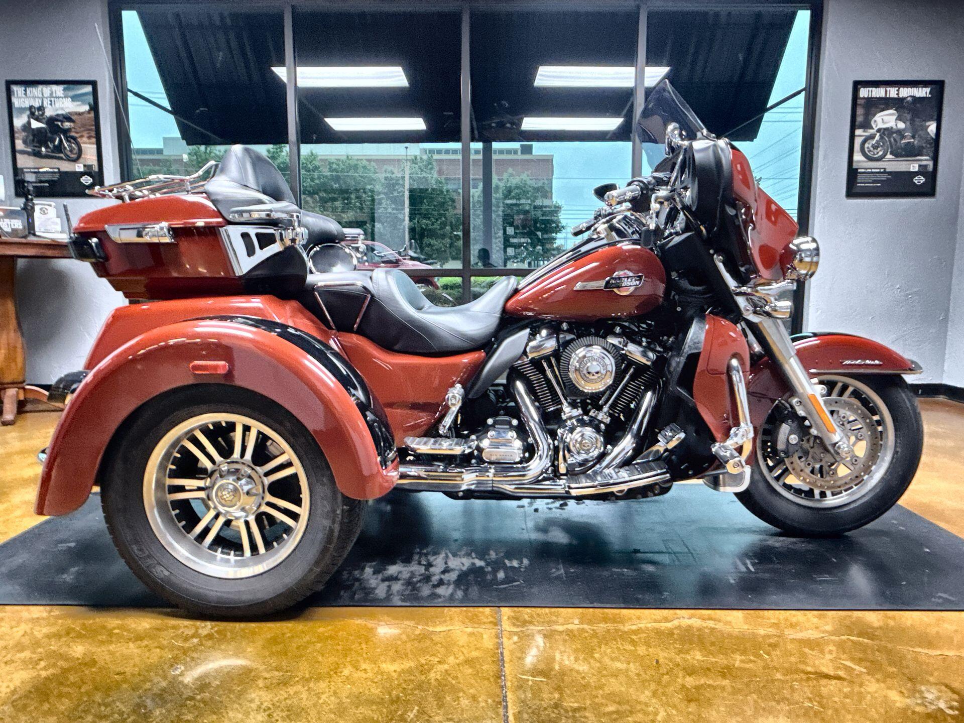 2024 Harley-Davidson® Tri Glide® Ultra Red Rock / Vivid Black