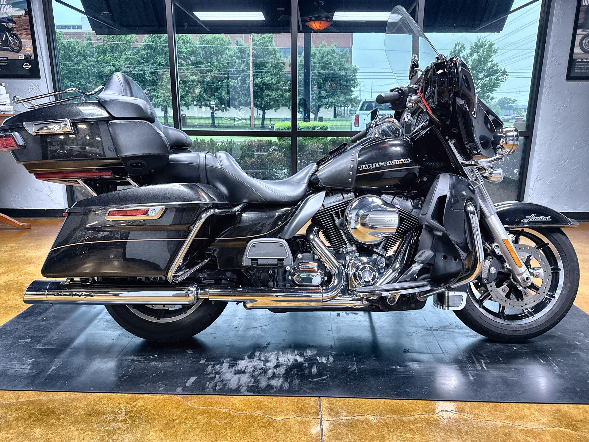 2016 Harley-Davidson® Ultra Limited Black Quartz