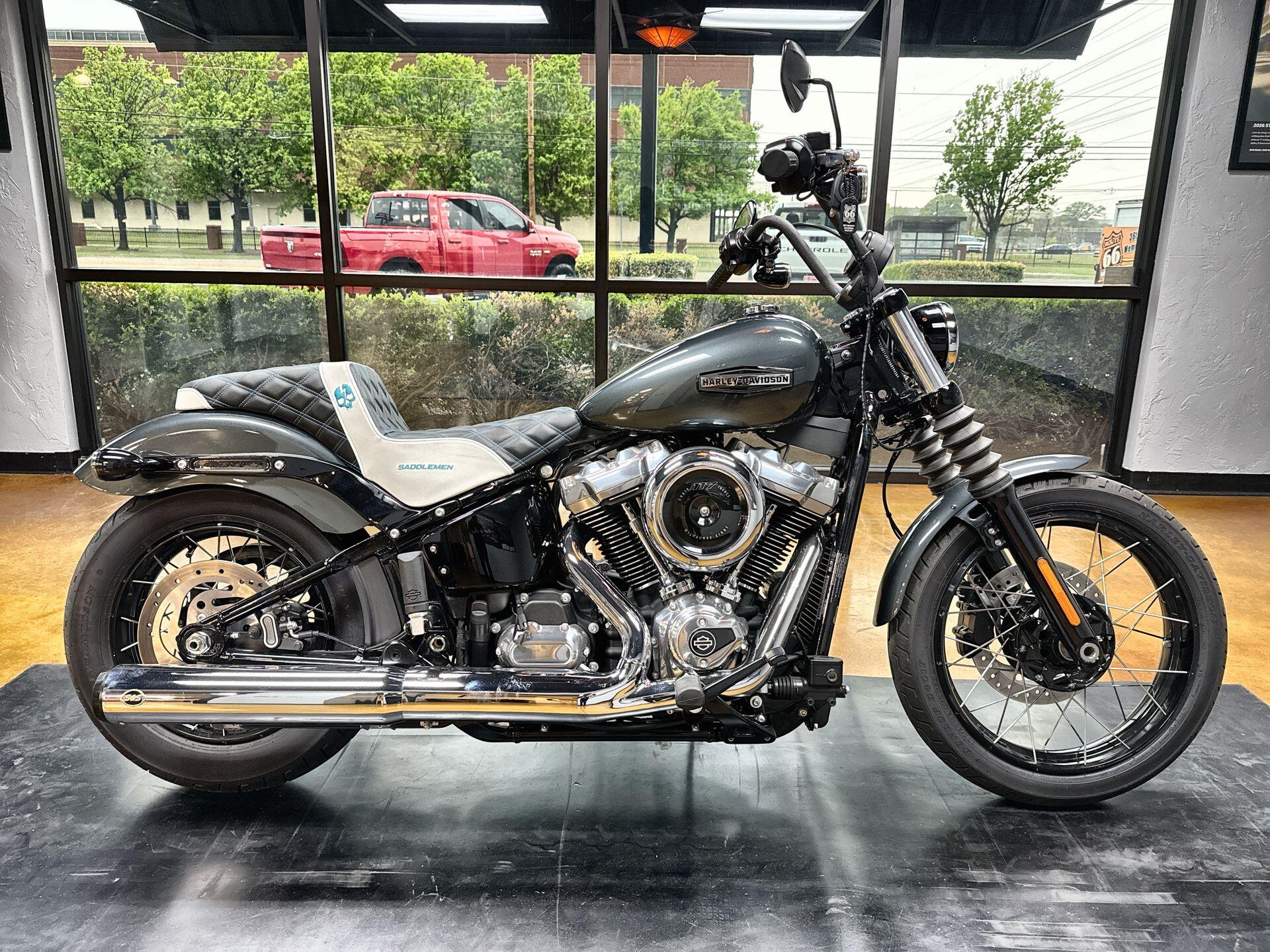 2025 Harley-Davidson® Street Bob® Iron Horse Metallic w/Cast Wheels