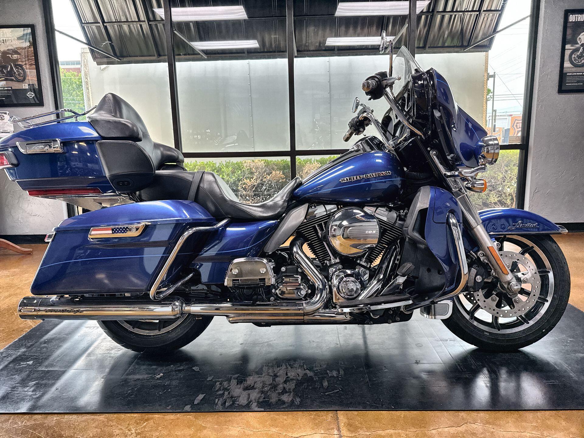 2015 Harley-Davidson® Ultra Limited Low Superior Blue