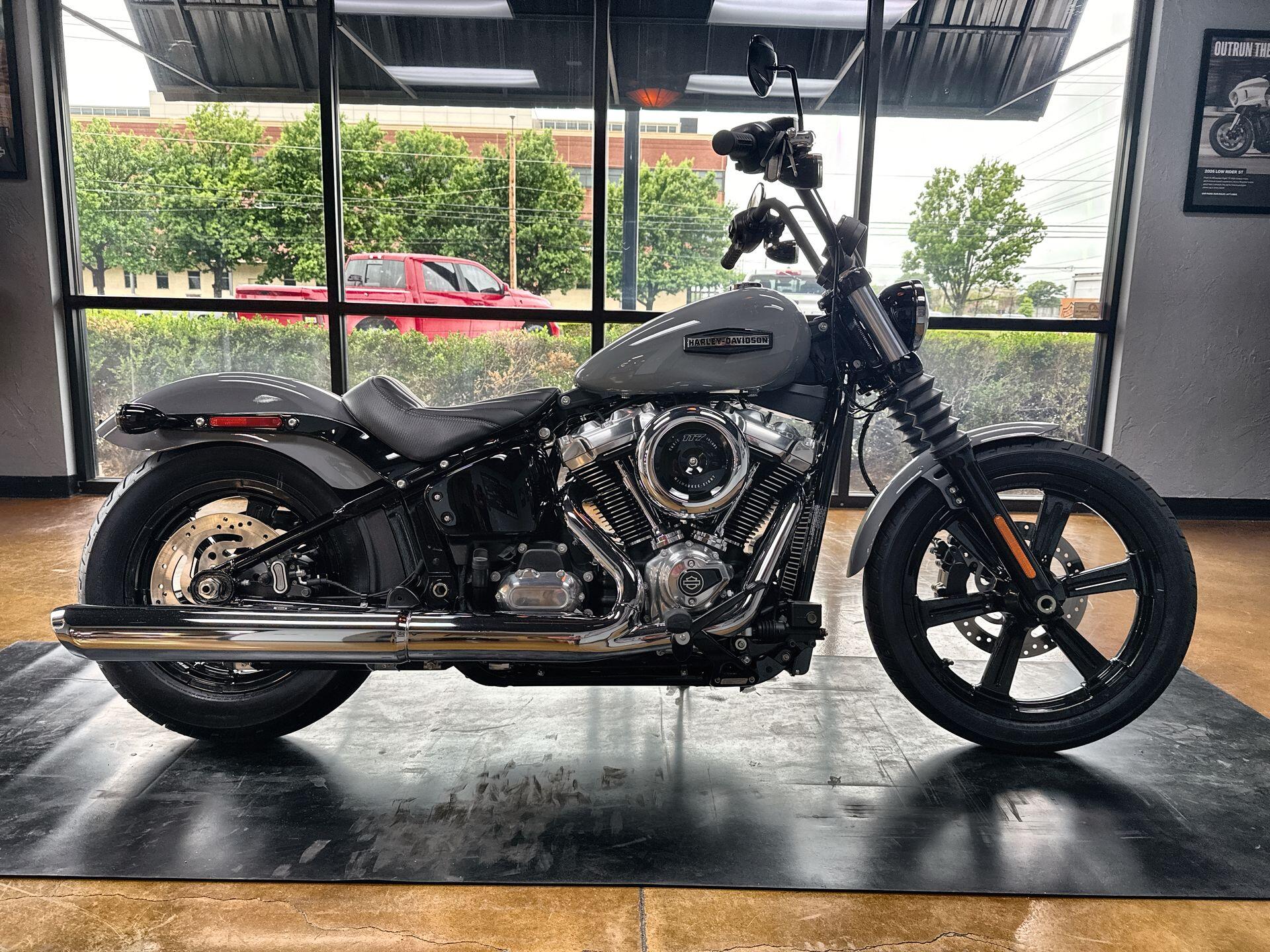 2026 Harley-Davidson® Street Bob® Dark Billiard Gray