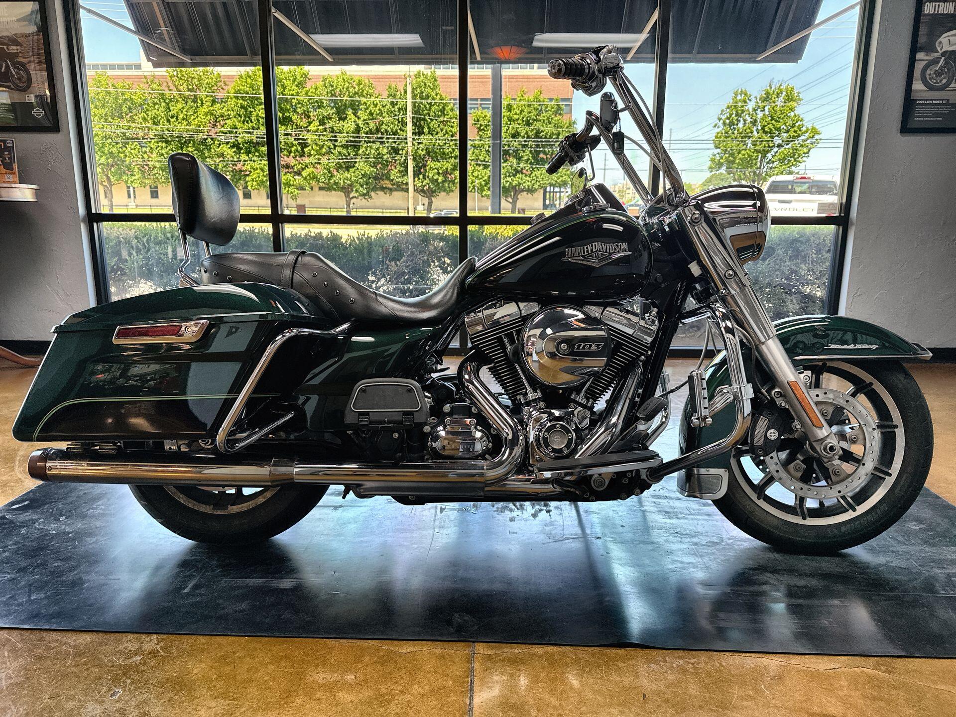 2016 Harley-Davidson® Road King® Two-Tone Deep Jade Pearl/Vivid Black