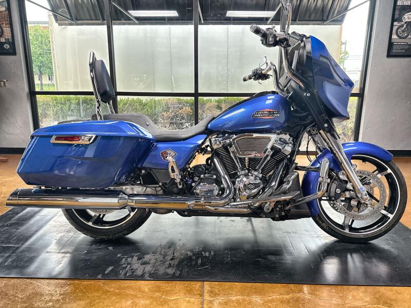 2025 Harley-Davidson® Street Glide® Blue Burst
