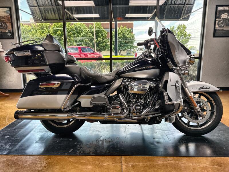 2019 Harley-Davidson® Ultra Limited Midnight Blue/Barracuda Silver