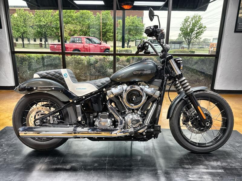 2025 Harley-Davidson® Street Bob® Iron Horse Metallic w/Cast Wheels