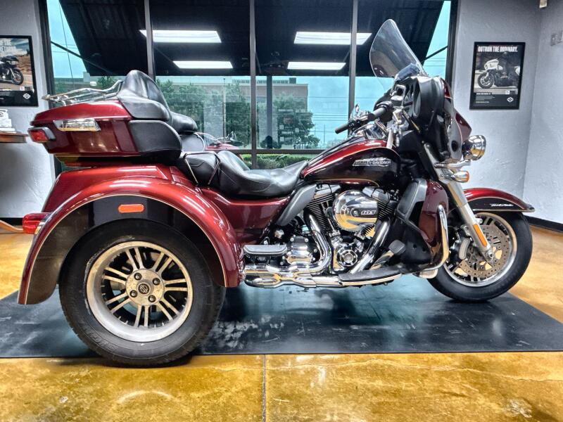 2015 Harley-Davidson® Tri Glide® Ultra Two-Tone Mysterious Red Sunglo/Blackened Cayenne Sunglo