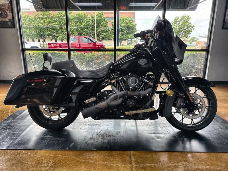 2021 Harley-Davidson® Street Glide® Special Vivid Black - Black Finish