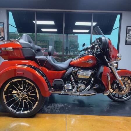 2025 Harley-Davidson® Tri Glide® Ultra Whiskey Fire / Vivid Black thumb 0