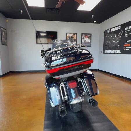 2019 Harley-Davidson® Ultra Limited Midnight Blue/Barracuda Silver thumb 0