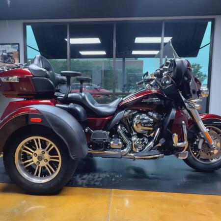 2015 Harley-Davidson® Tri Glide® Ultra Mysterious Red Sunglo thumb 0