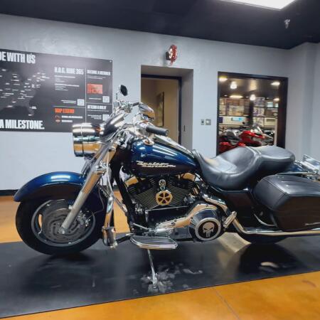 2004 Harley-Davidson® Road King® Custom LUXURY BLUE thumb 2