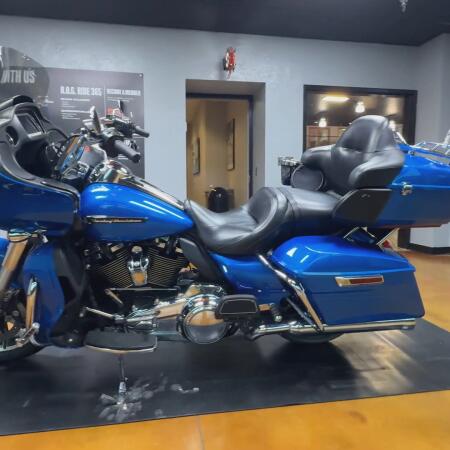 2018 Harley-Davidson® Road Glide® Ultra Electric Blue thumb 1