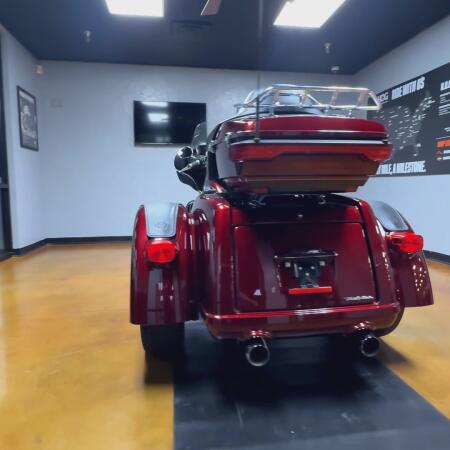 2015 Harley-Davidson® Tri Glide® Ultra Mysterious Red Sunglo thumb 3
