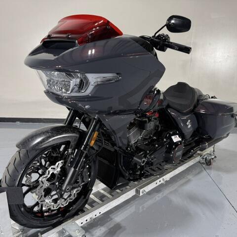 Harley-Davidson® CVO Road Glide ST 2026 thumb 1