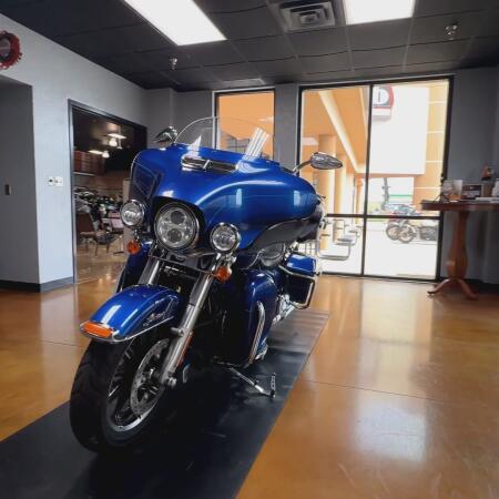 2015 Harley-Davidson® Ultra Limited Low Superior Blue thumb 3