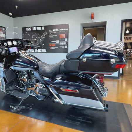 2019 Harley-Davidson® Ultra Limited Midnight Blue/Barracuda Silver thumb 1