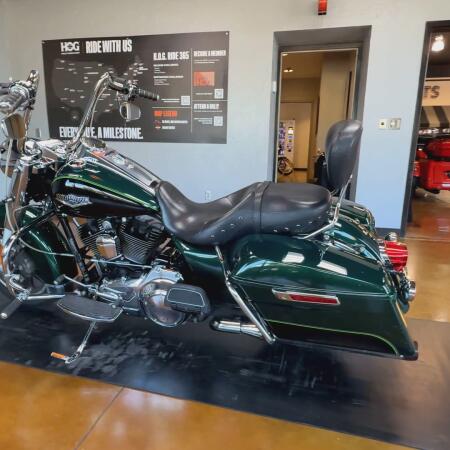 2016 Harley-Davidson® Road King® Two-Tone Deep Jade Pearl/Vivid Black thumb 3