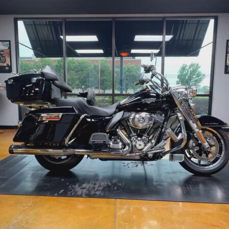 2011 Harley-Davidson® Road King® Classic BLACK W/PINSTRIPE thumb 0