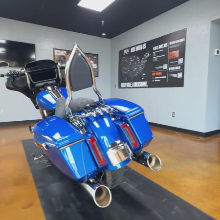 2025 Harley-Davidson® Street Glide® Blue Burst thumb 2