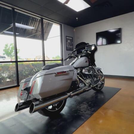 2025 Harley-Davidson® Street Glide® Billiard Gray thumb 1