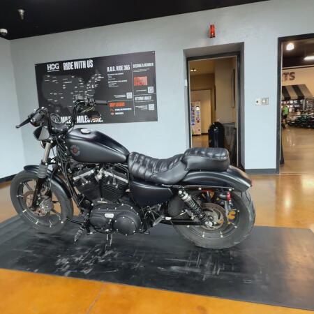 2022 Harley-Davidson® Iron 883™ Black Denim thumb 3
