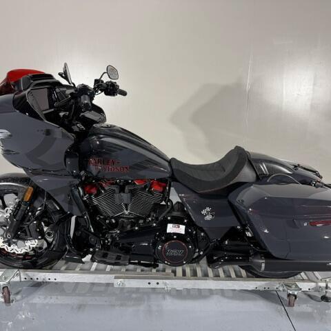 Harley-Davidson® CVO Road Glide ST 2026 thumb 0