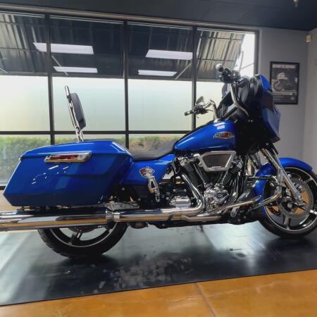 2025 Harley-Davidson® Street Glide® Blue Burst thumb 0